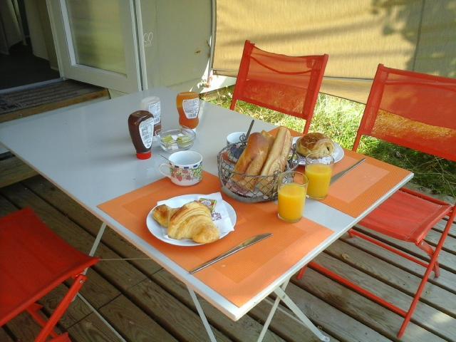 Camping Les Tournesols Sille-le-Guillaume Bagian luar foto